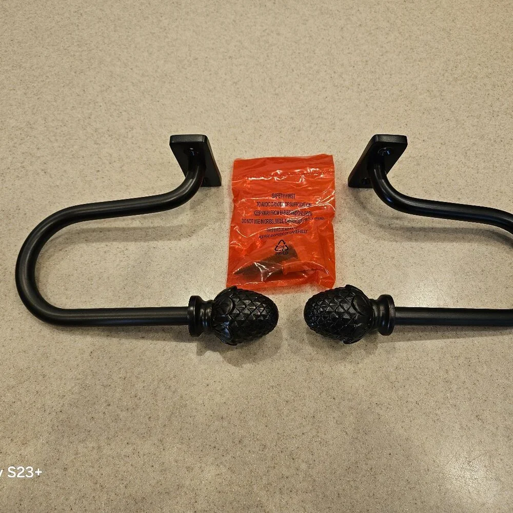 RARE NEW PAIR FRONTGATE PINEAPPLE OUTDOOR ALL WEATHER CURTAIN ROD TIEBACKS END